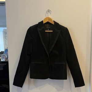 Club Monaco Blazer
Black, corduroy
Nice trim detail on lapel and pockets.
